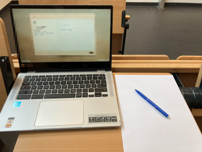 Chromebook Hoersaal Blatt Papier.png